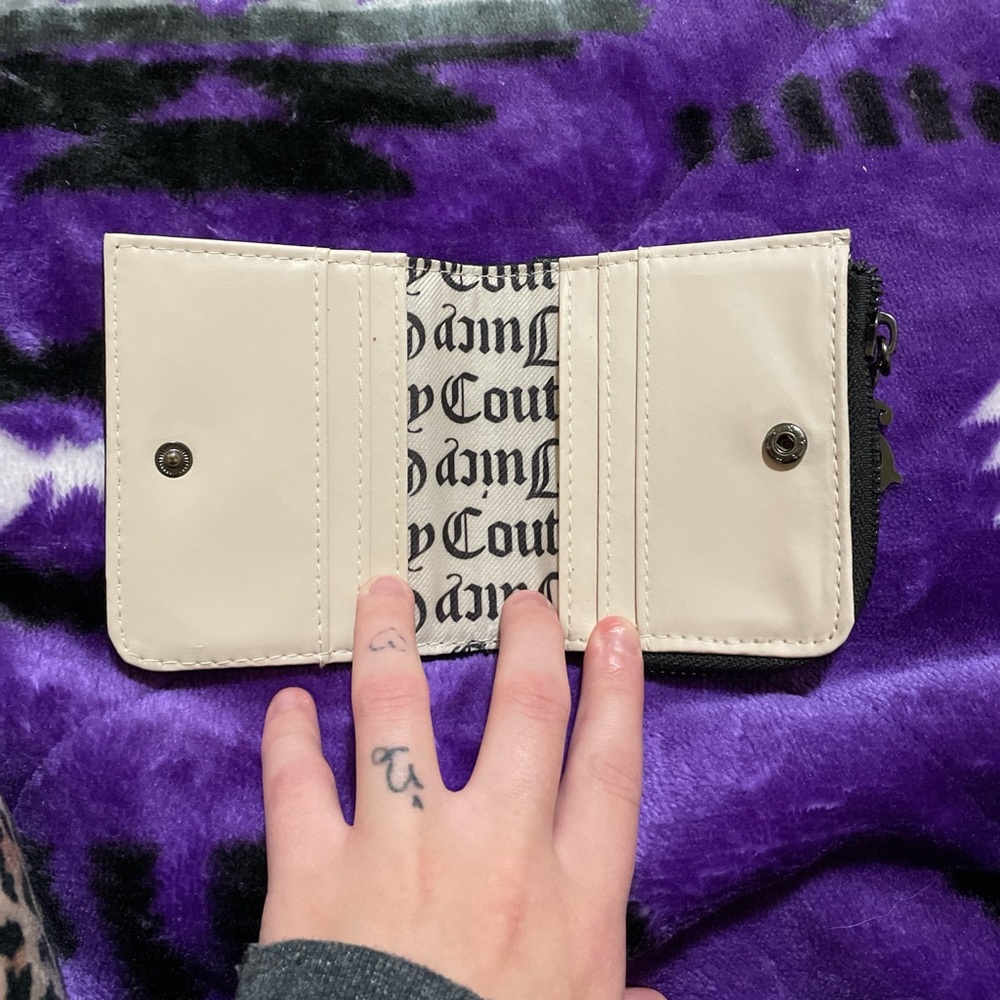 Juicy Couture Black Wallet with Logo Window - Picture 3 of 4